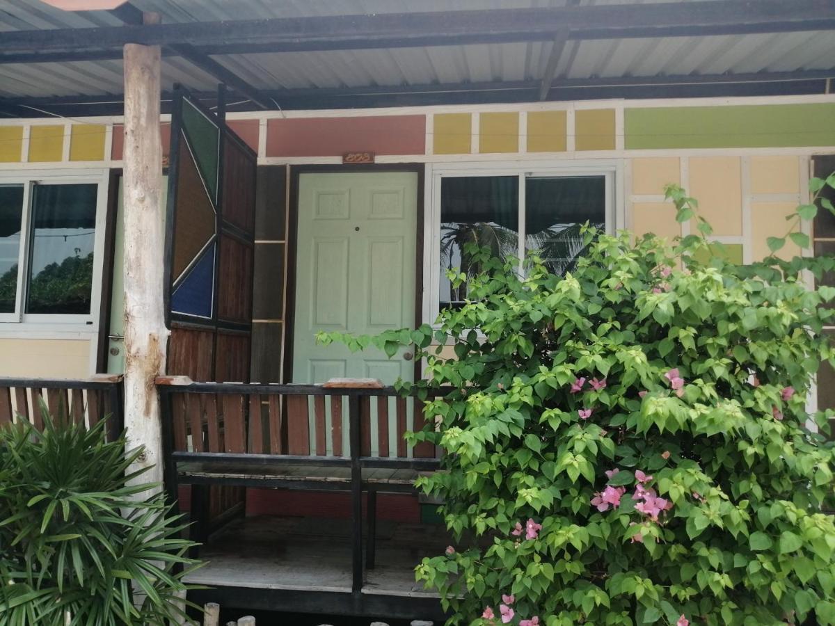 Nang Phraya Resort Phayuha Khirim Esterno foto