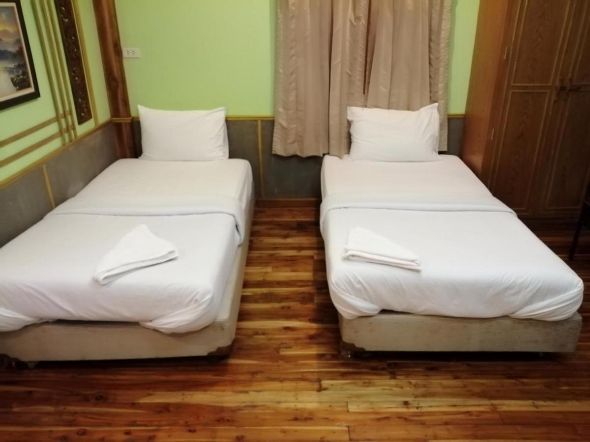 Nang Phraya Resort Phayuha Khirim Esterno foto