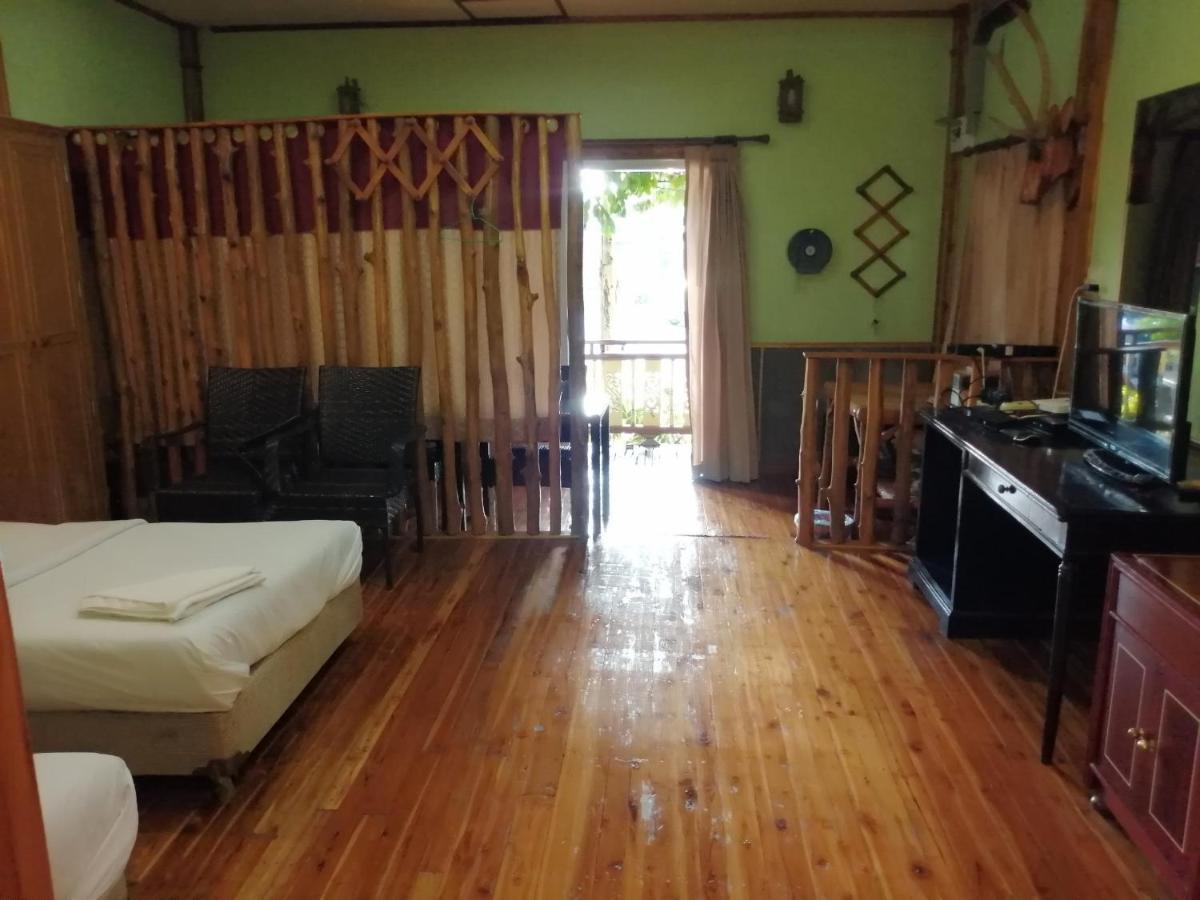Nang Phraya Resort Phayuha Khirim Esterno foto